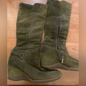 Green Aquatalia Wedge Boot size 8 - water resistant